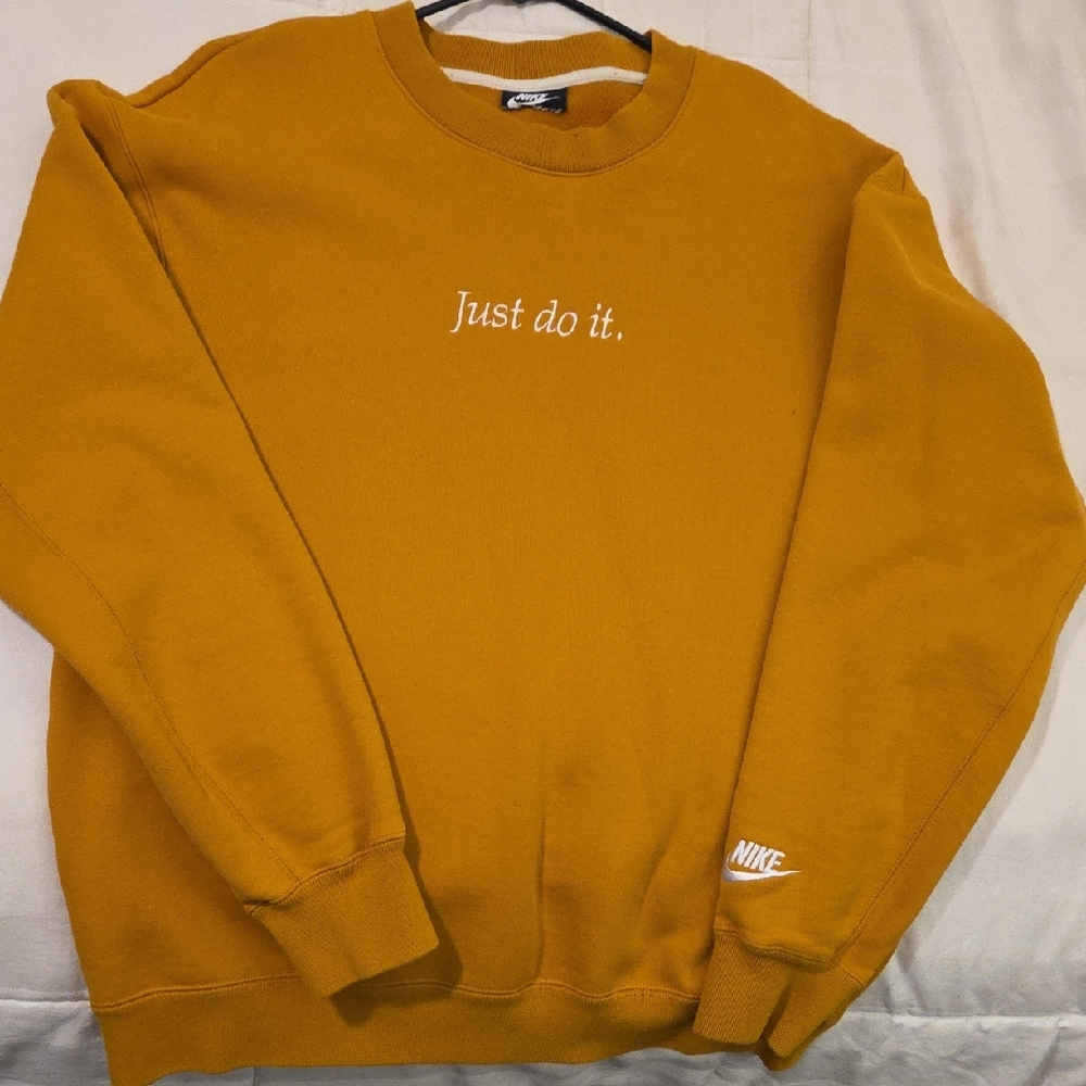 Nike Yellow Crewneck Sweater with Classic Design